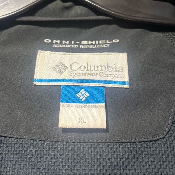 Columbia Omni-Shield Women's Black Rain Jacket Size XL EUC - Picture 4 of 7